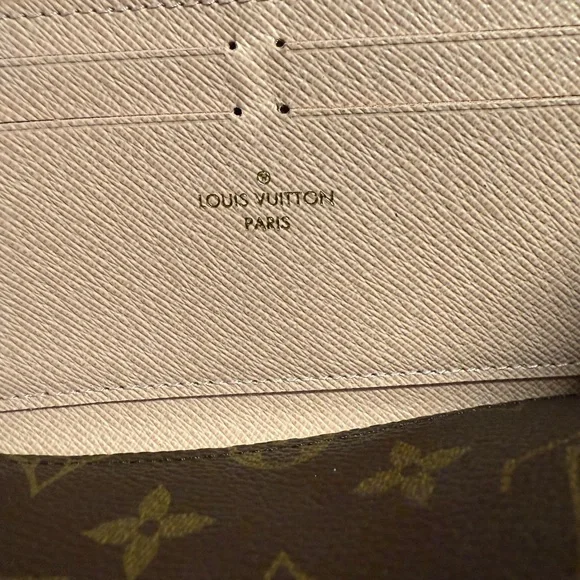 Authentic Louis Vuitton clemence wallet - Picture 4 of 8